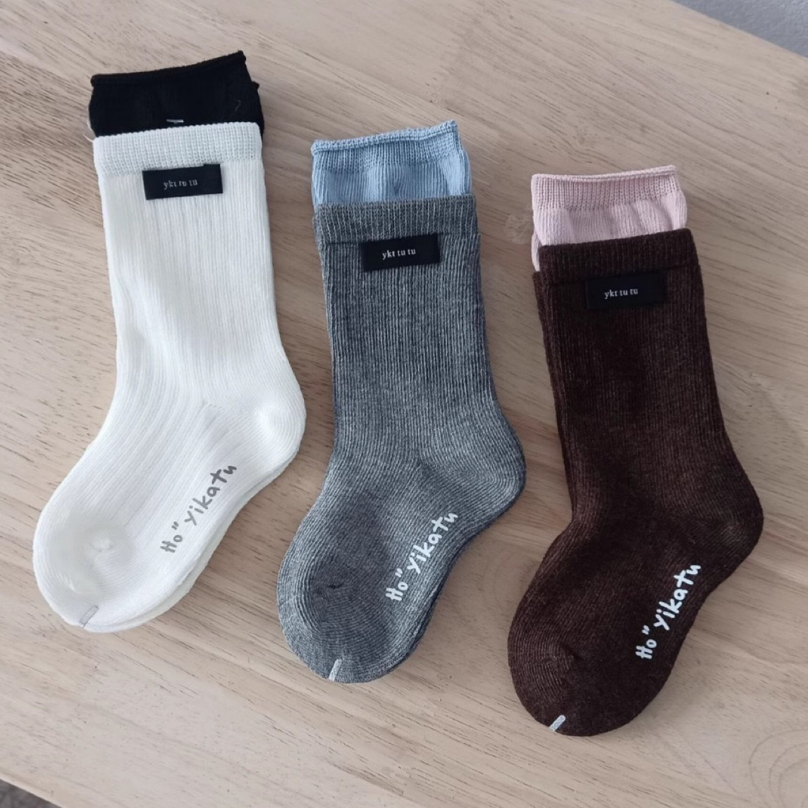 Yikatu伊卡兔儿童袜2025秋款新款字母布标双袜口拼色童袜袜子长筒