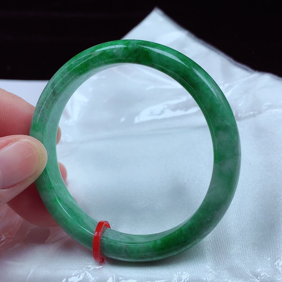 翡翠手镯未镶嵌52圈