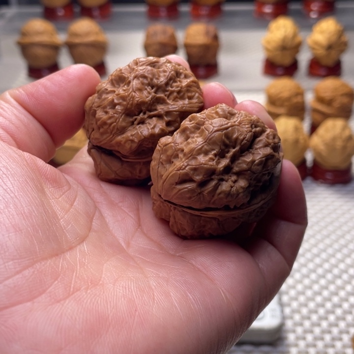 文玩核桃把件50云南铁核