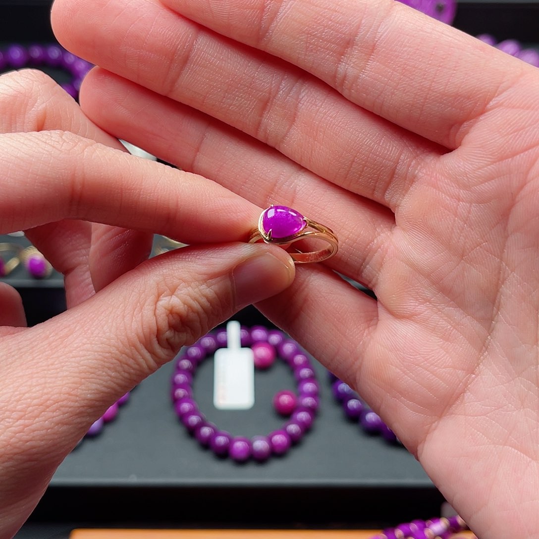 苏纪石（舒俱来）戒指18K金镶嵌润**声