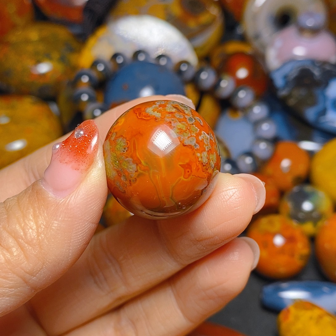 高***伟玛瑙/玉髓未镶嵌颈饰