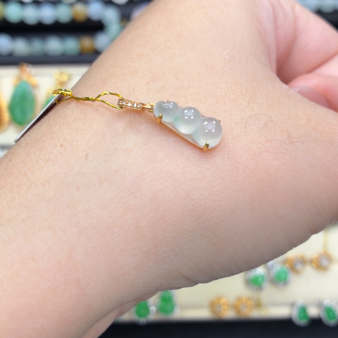 翡翠18K金镶嵌颈饰