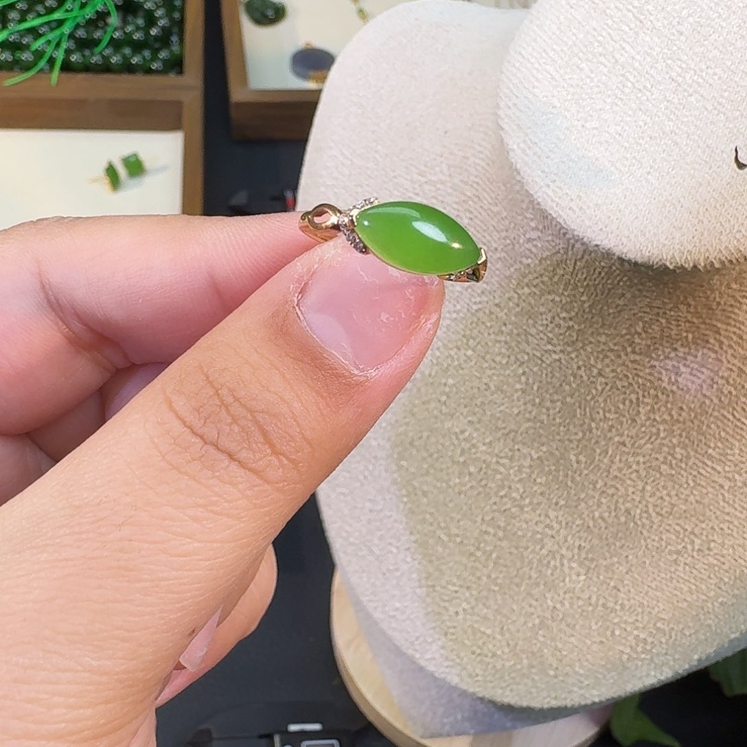 和田玉戒指18K金镶嵌