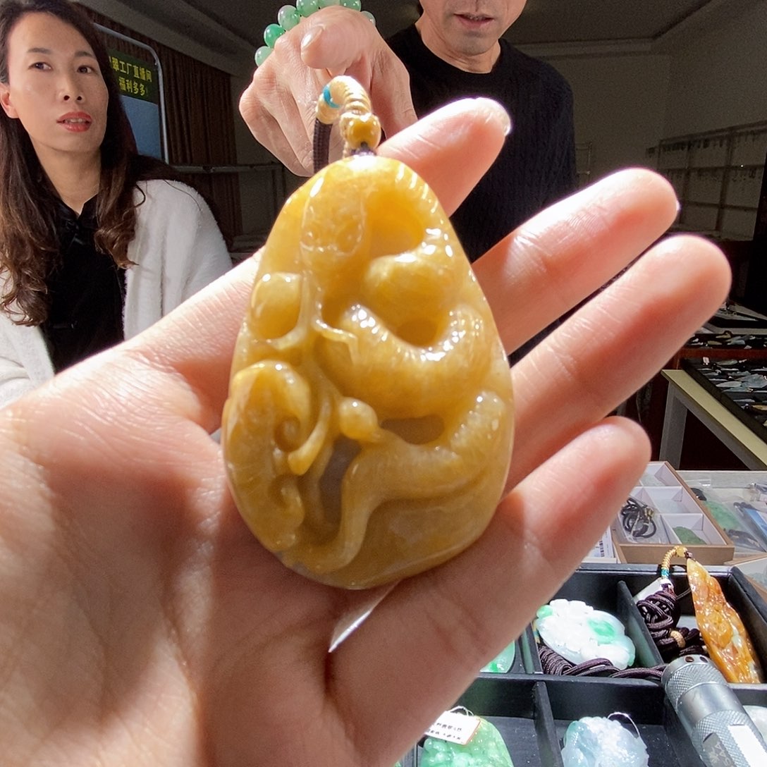翡翠未镶嵌颈饰翡翠