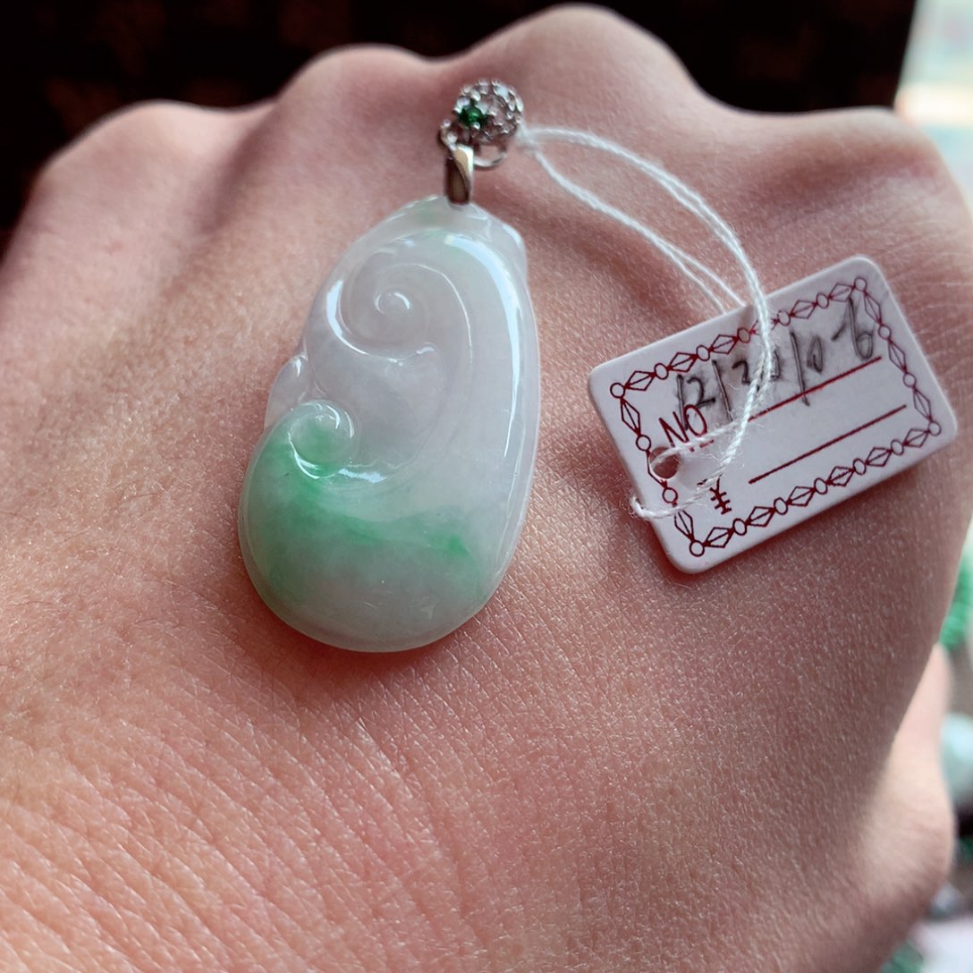 翡翠颈饰未镶嵌翡翠吊坠