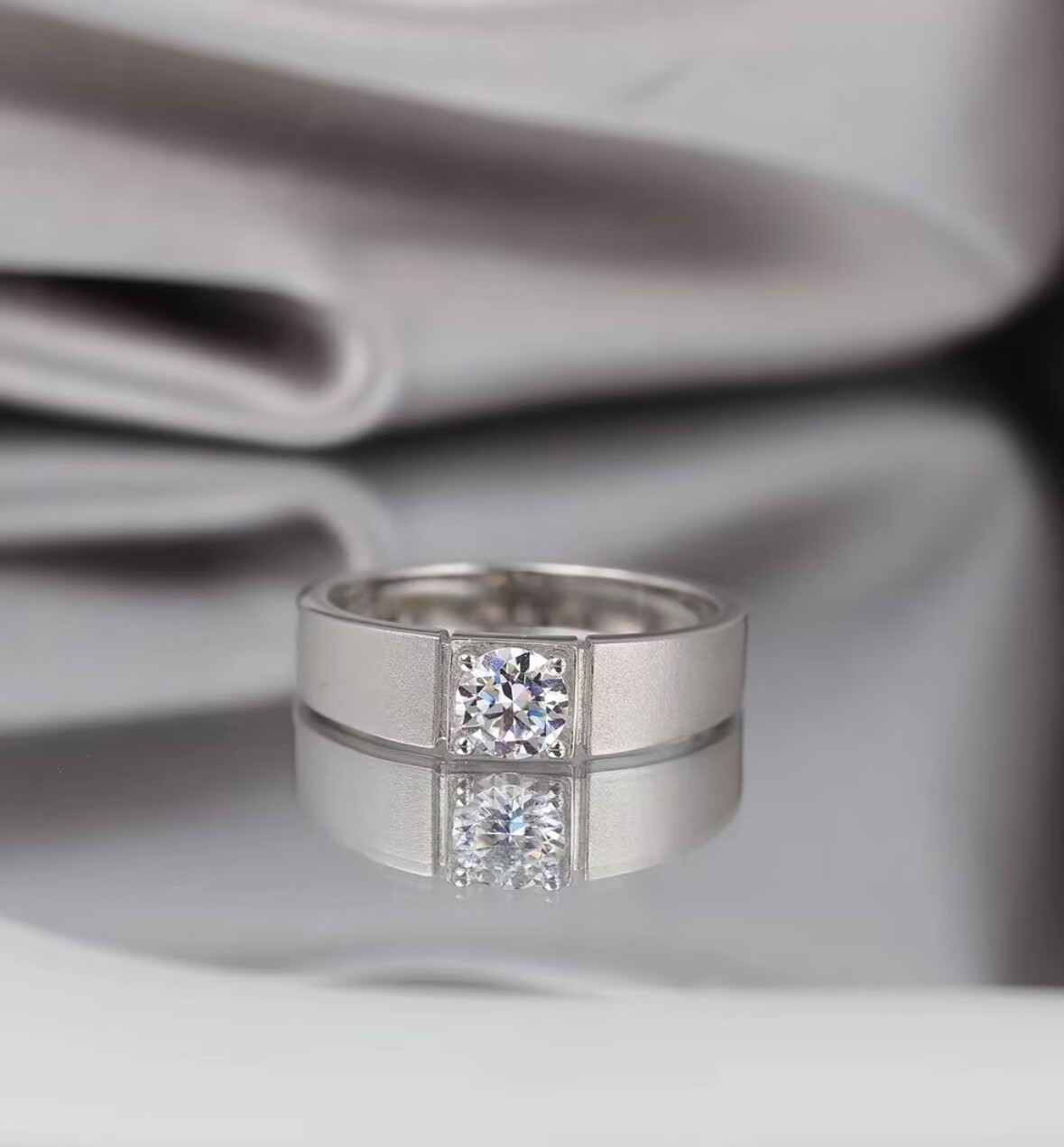 925银莫桑石戒指 （窄版磨砂男戒）男士镶嵌莫桑戒