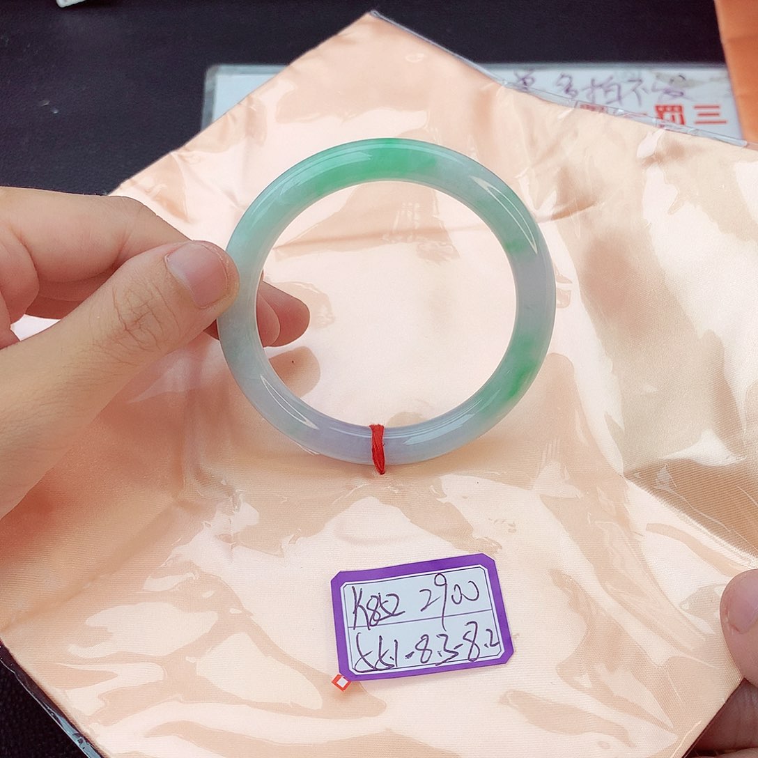 翡翠手镯未镶嵌翡翠