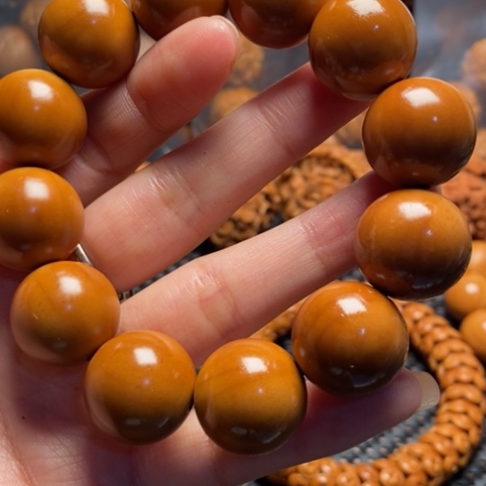 橄榄核吊坠1.9左右光珠