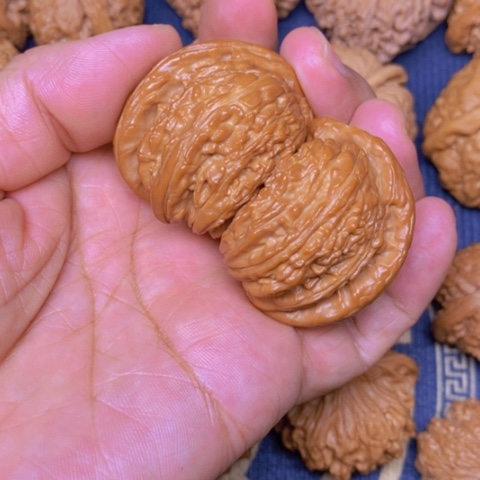 【闪购商品】文玩核桃吊坠?**?白狮子半壁