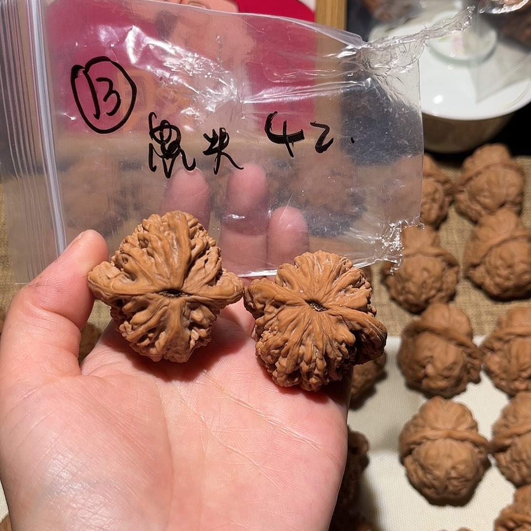 吊坠文玩核桃虎头68，42尺寸