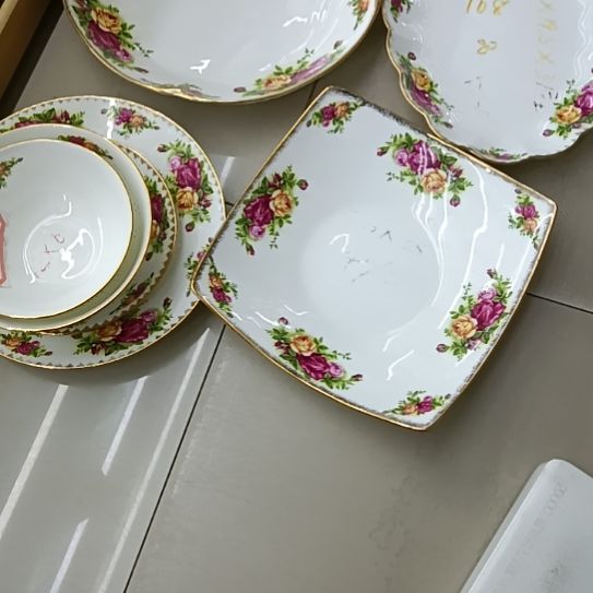 m***t骨质瓷红拍金玫瑰餐具