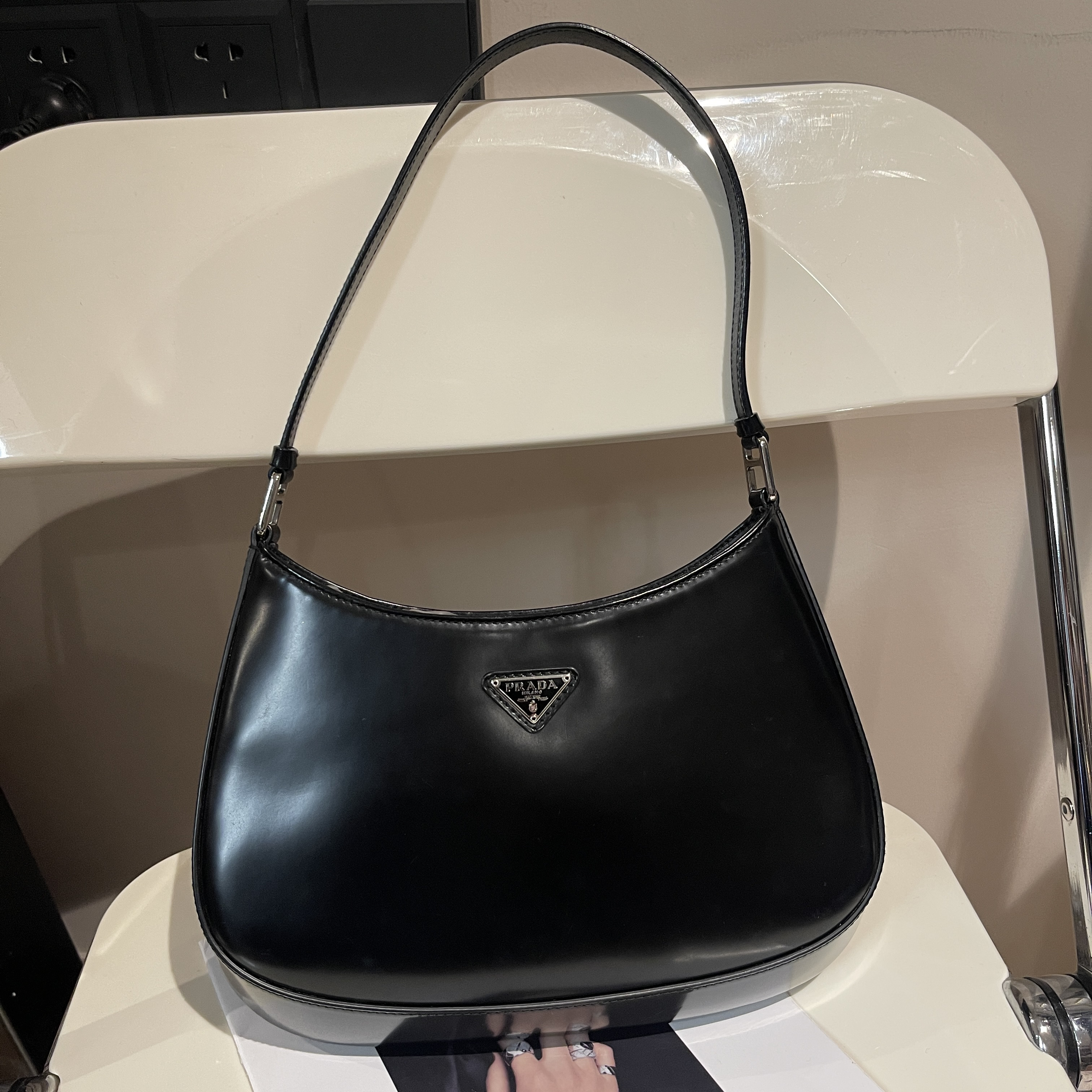 95新 Prada/普拉达 Cleo黑色手提腋下包，百搭又轻盈容量还不错哦