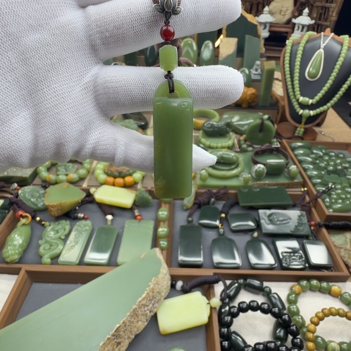 岫岩河磨玉（透闪石质玉）未镶嵌颈饰