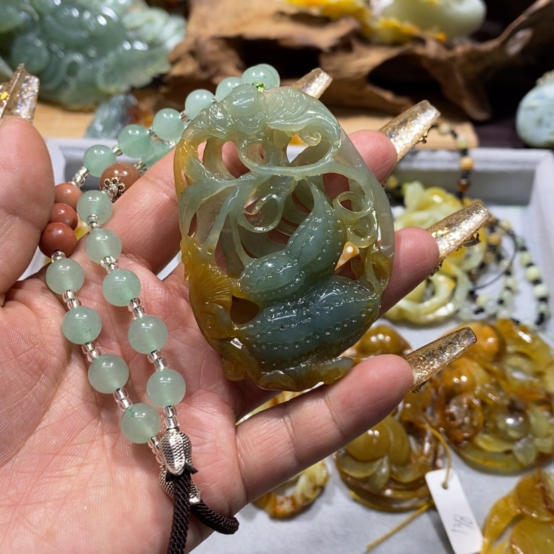 蛇纹石玉颈饰未镶嵌兰*