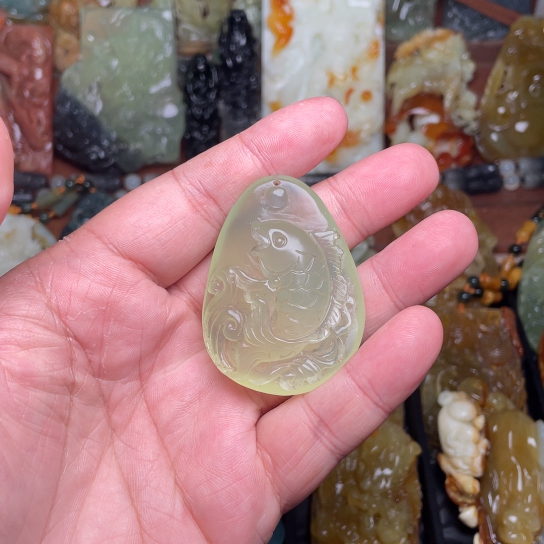 蛇纹石玉未镶嵌颈饰