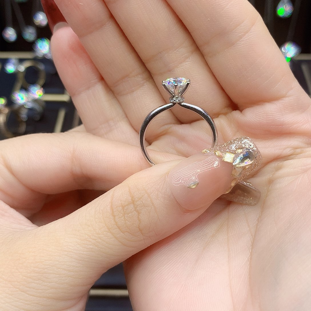 戒指/指环18K金镶嵌合成碳硅石（莫桑石）❤️****