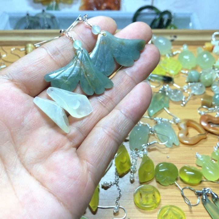 【闪购商品】蛇纹石玉耳环未镶嵌桑*