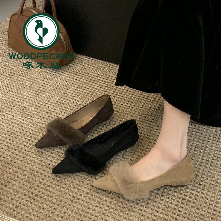 啄木鸟粗跟黑色尖头单鞋2025新款秋冬百搭温柔晚晚鞋配裙子毛毛鞋