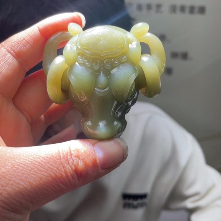 和田玉未镶嵌把件