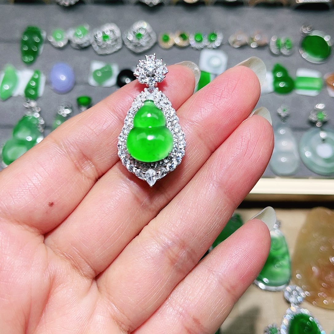 翡翠颈饰未镶嵌裸石