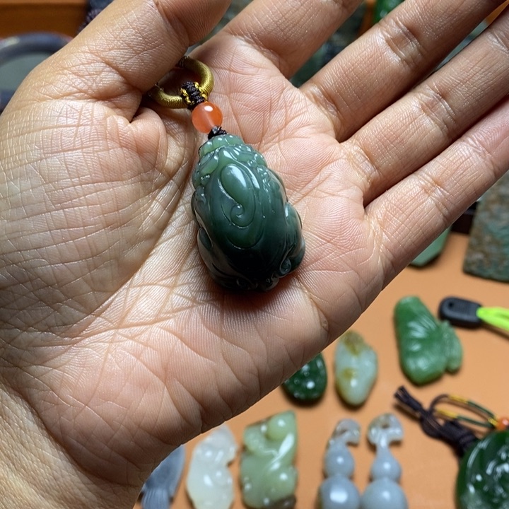 和田玉颈饰未镶嵌