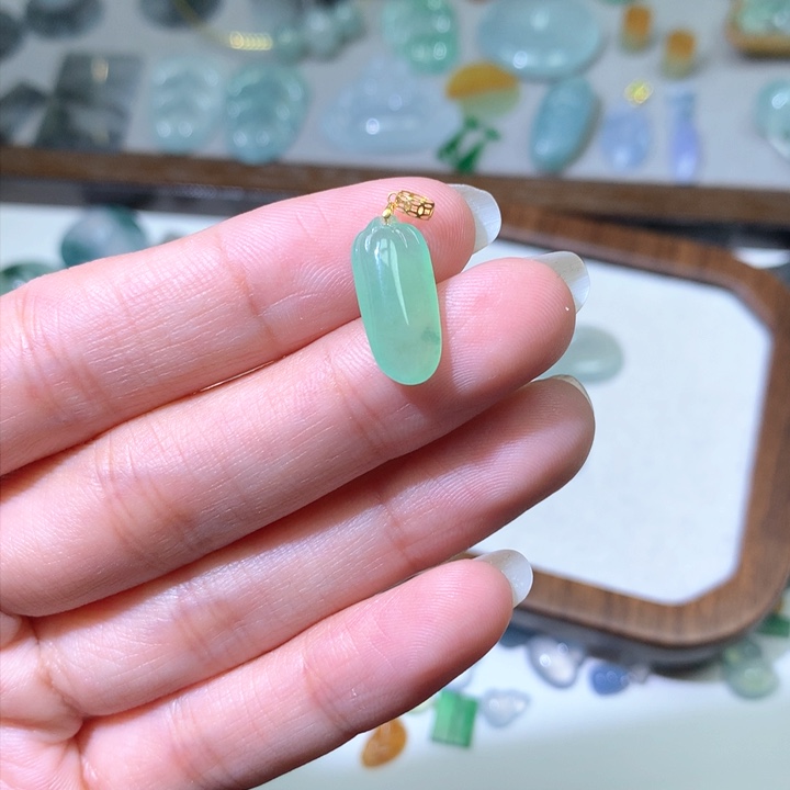 翡翠颈饰未镶嵌福瓜