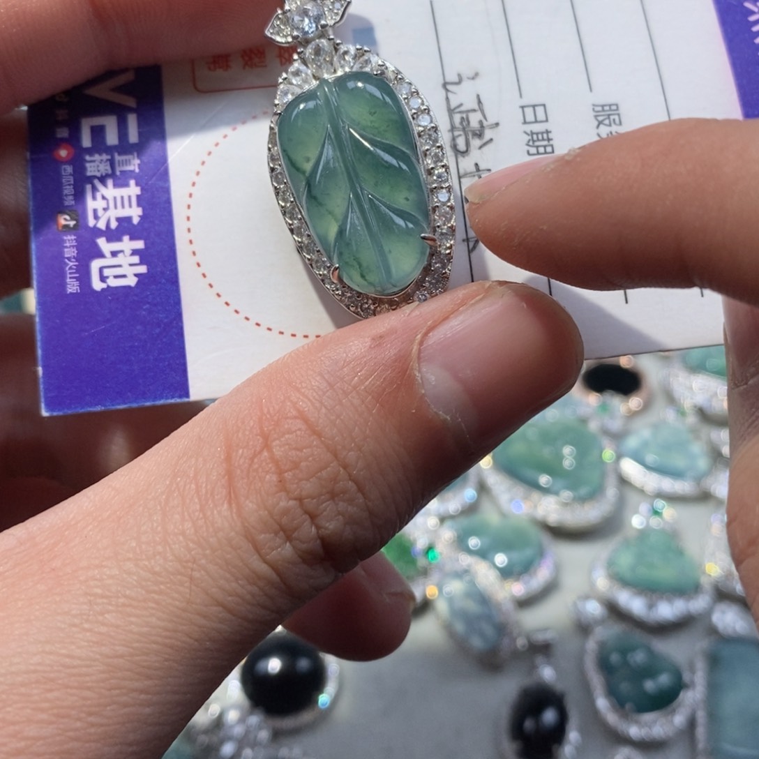 翡翠颈饰未镶嵌翡翠