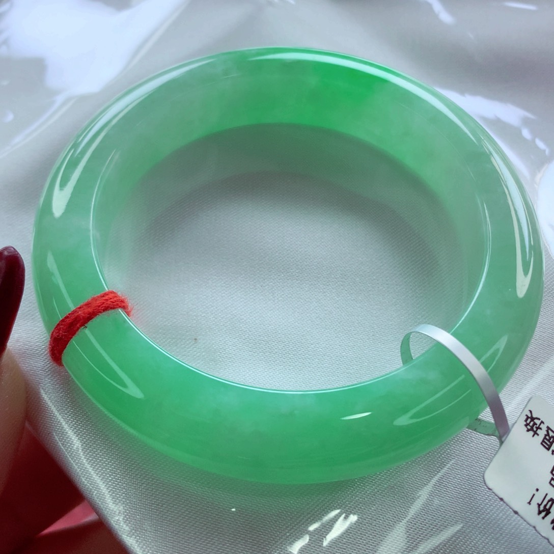 翡翠手镯未镶嵌师妹满色超高性价比