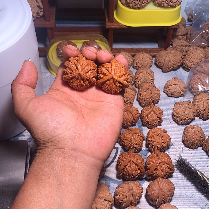 s***e文玩核桃吊坠三棱