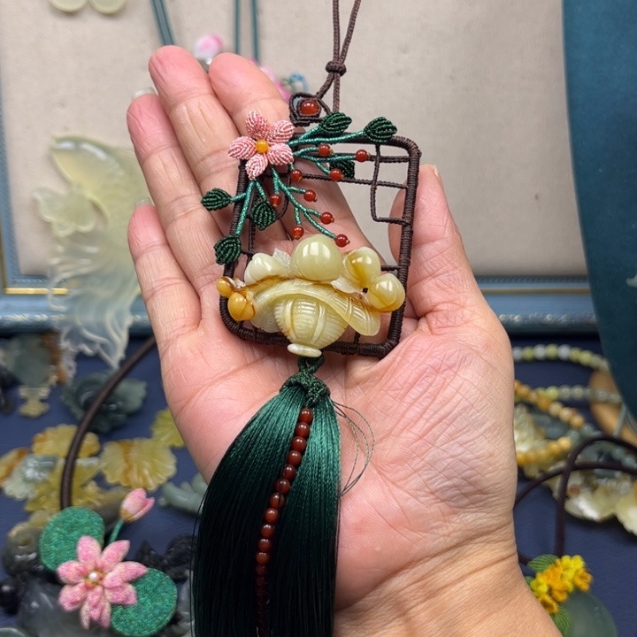 蛇纹石玉吊坠合金