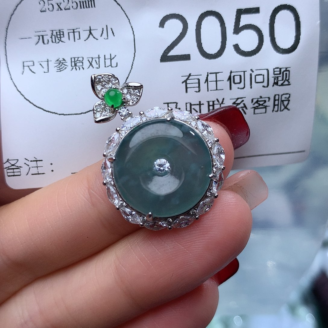 翡翠挂件银S925镶嵌2050。