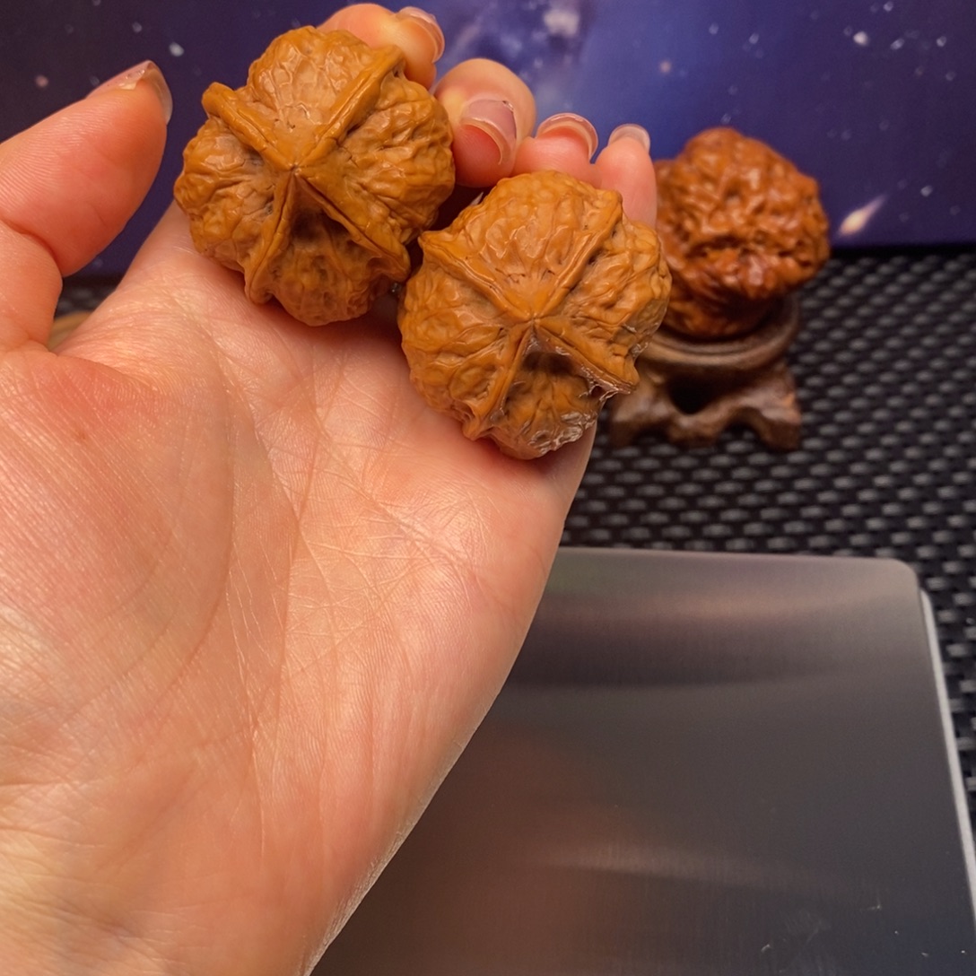 文玩核桃把件微瑕四棱