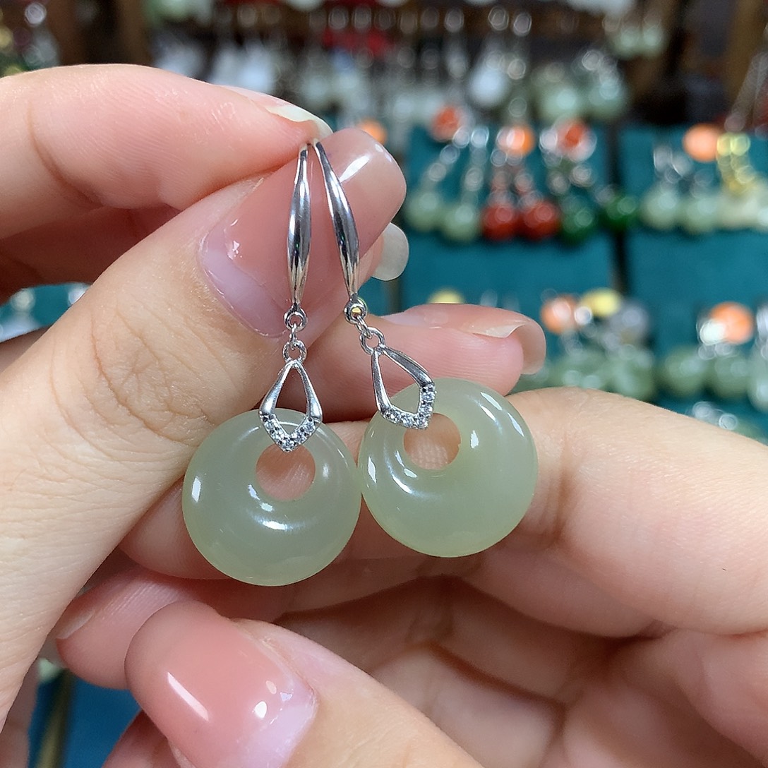 和田玉银S925镶嵌耳饰平安扣卡15.5左右