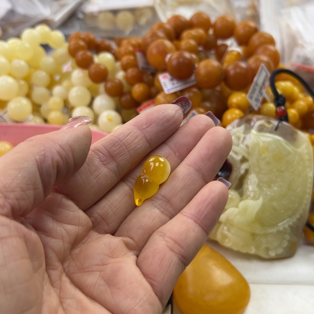 琥珀珠宝奇石未镶嵌