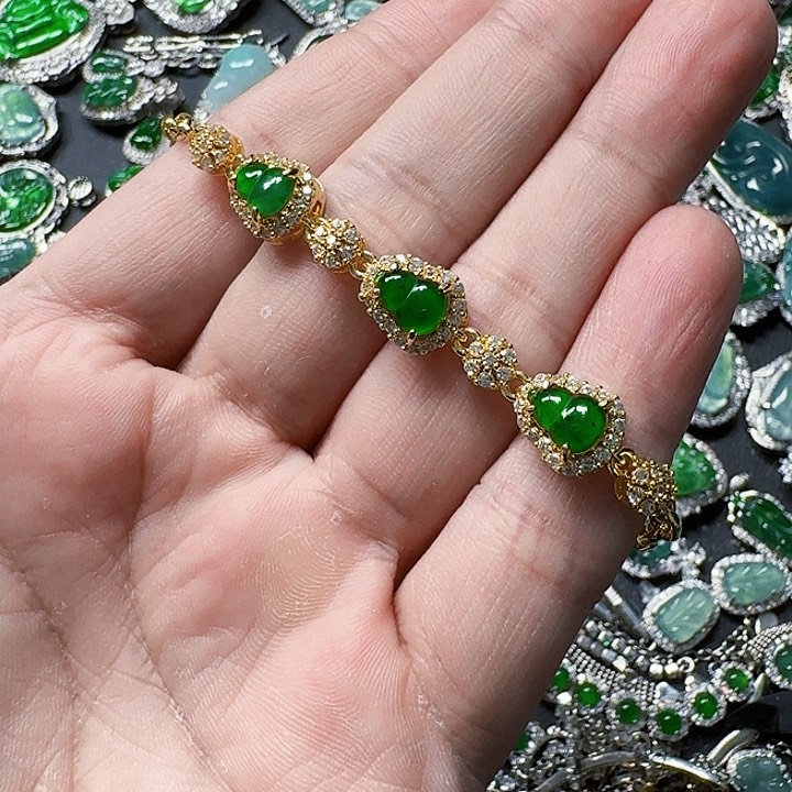 翡翠颈饰未镶嵌天然A货翡翠放漏