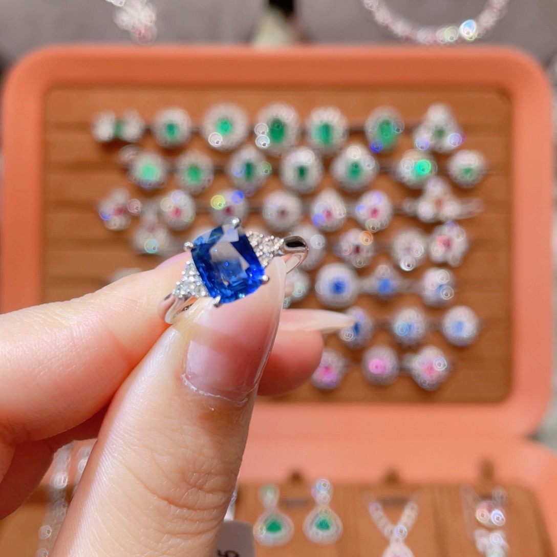 戒指蓝宝石18K金镶嵌2.06