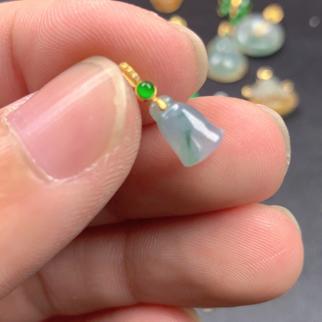 【闪购商品】颈饰18K金镶嵌翡翠翡翠