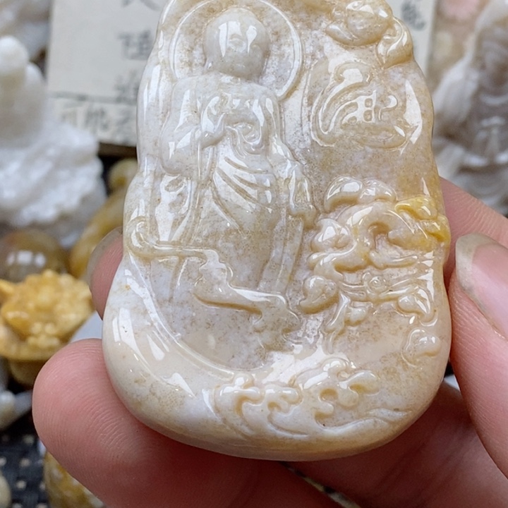 颈饰未镶嵌硅化珊瑚（珊瑚玉）