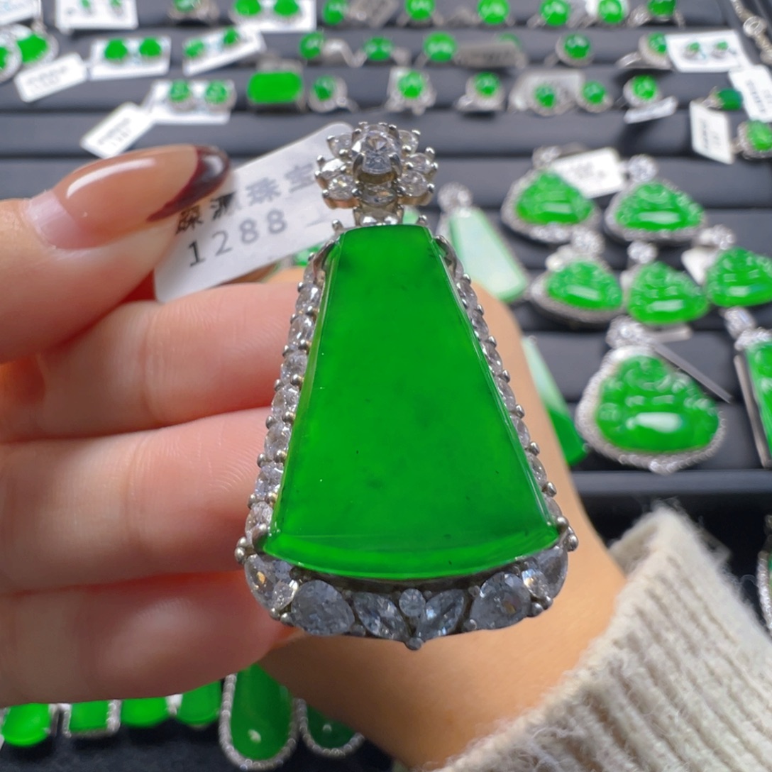 翡翠银S925镶嵌颈饰无事牌