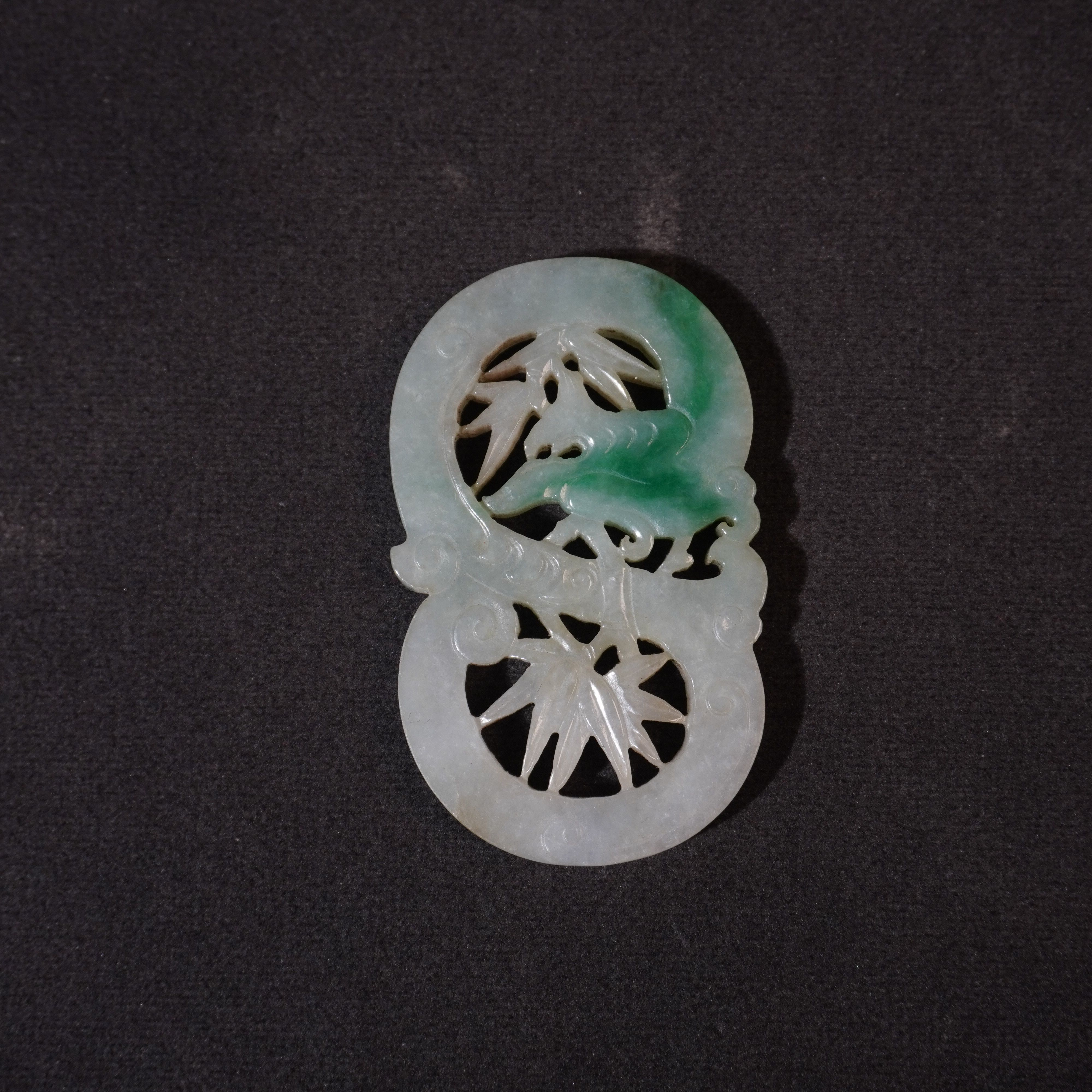 7NL4  清 翡翠龙佩 