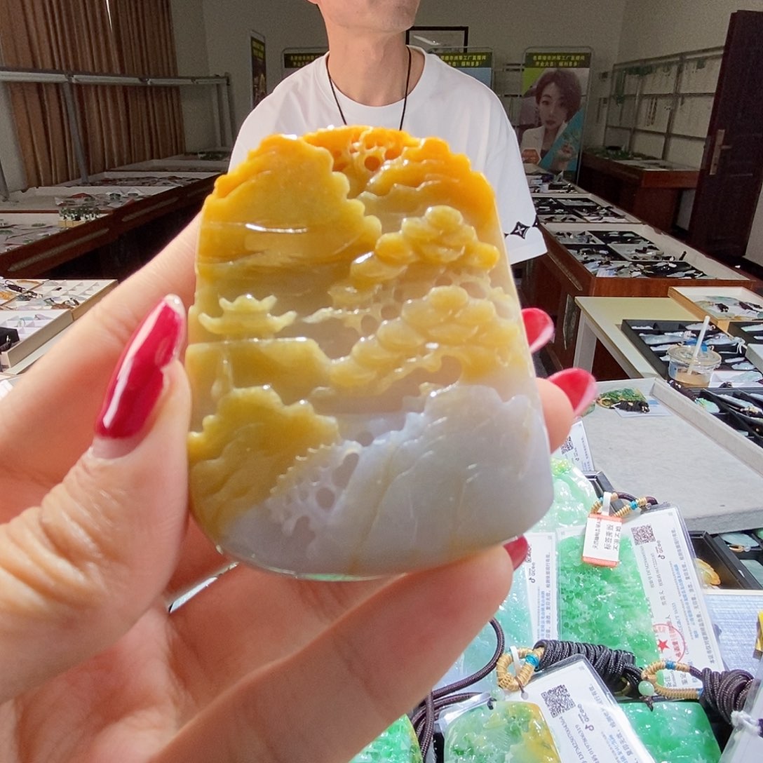 翡翠未镶嵌颈饰翡翠