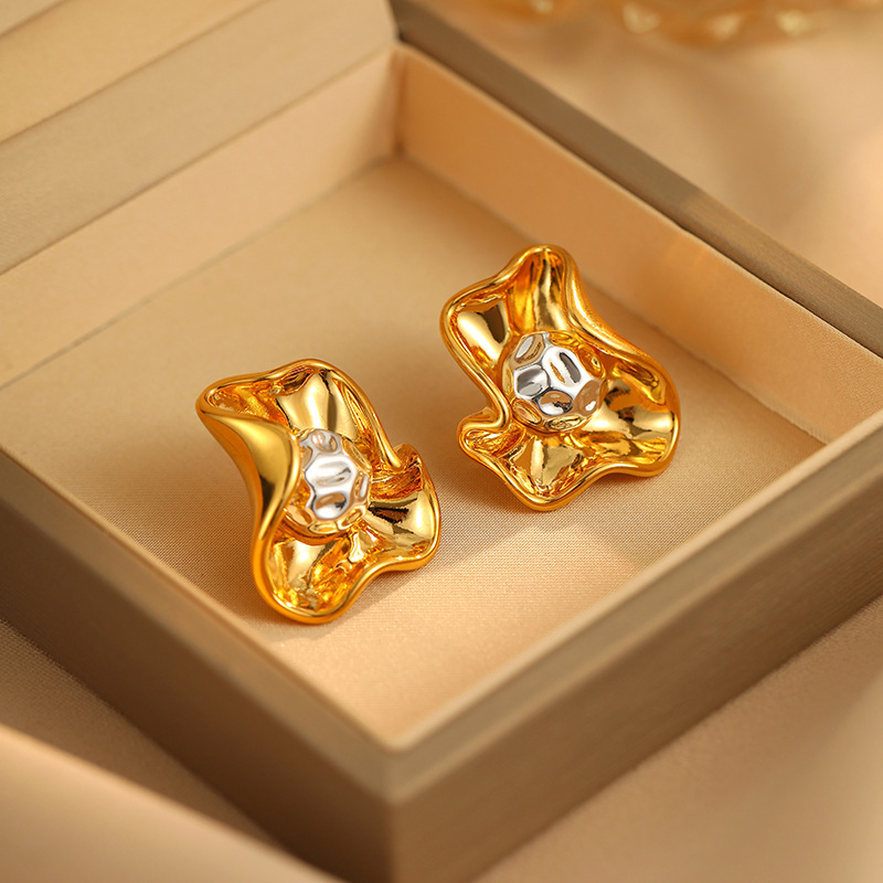 铜合金耳饰 复古港风不规则花瓣耳钉轻奢设计感皱褶绢花时尚耳环