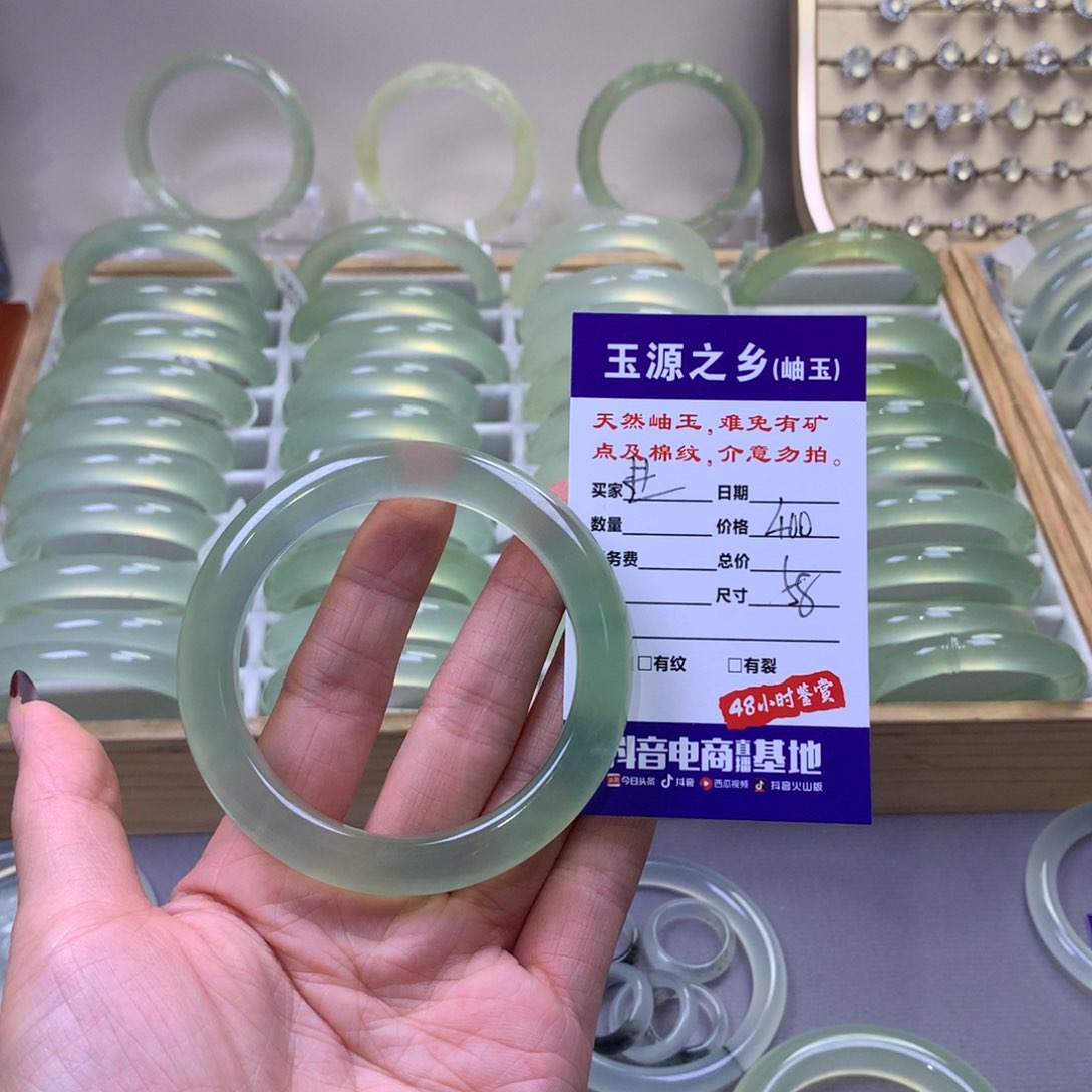 蛇纹石玉手镯未镶嵌进*