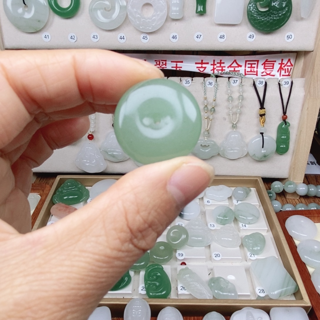 石英质玉（天山翠）合金颈饰