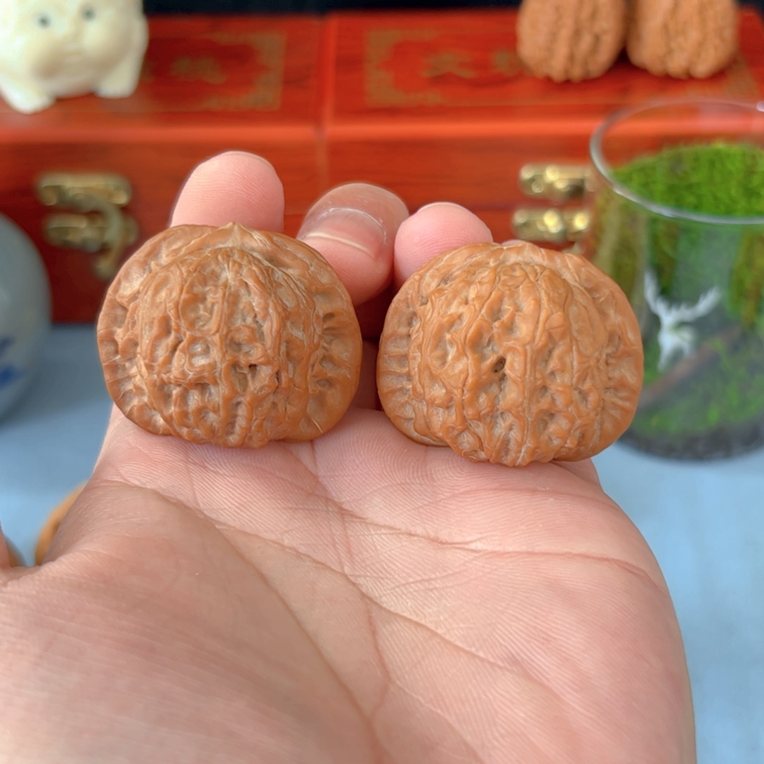 文玩核桃把件—**稳变异血麒麟