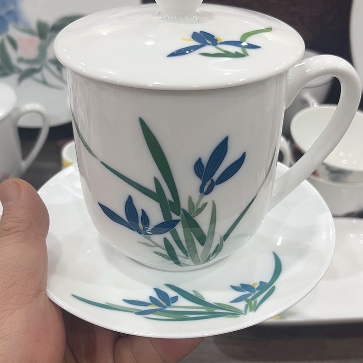 山**远釉下五彩的瓷器带礼盒