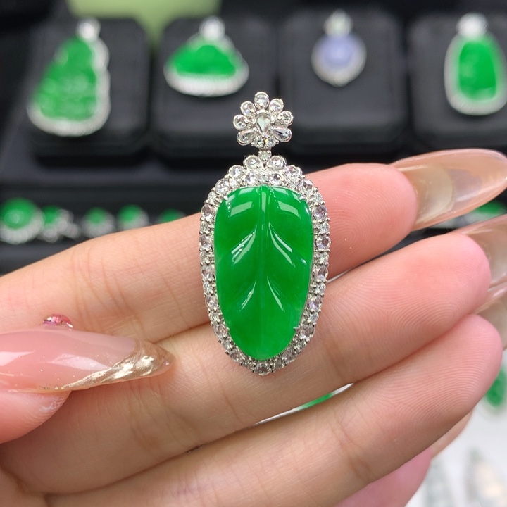 翡翠吊坠(不含链)18K金镶嵌