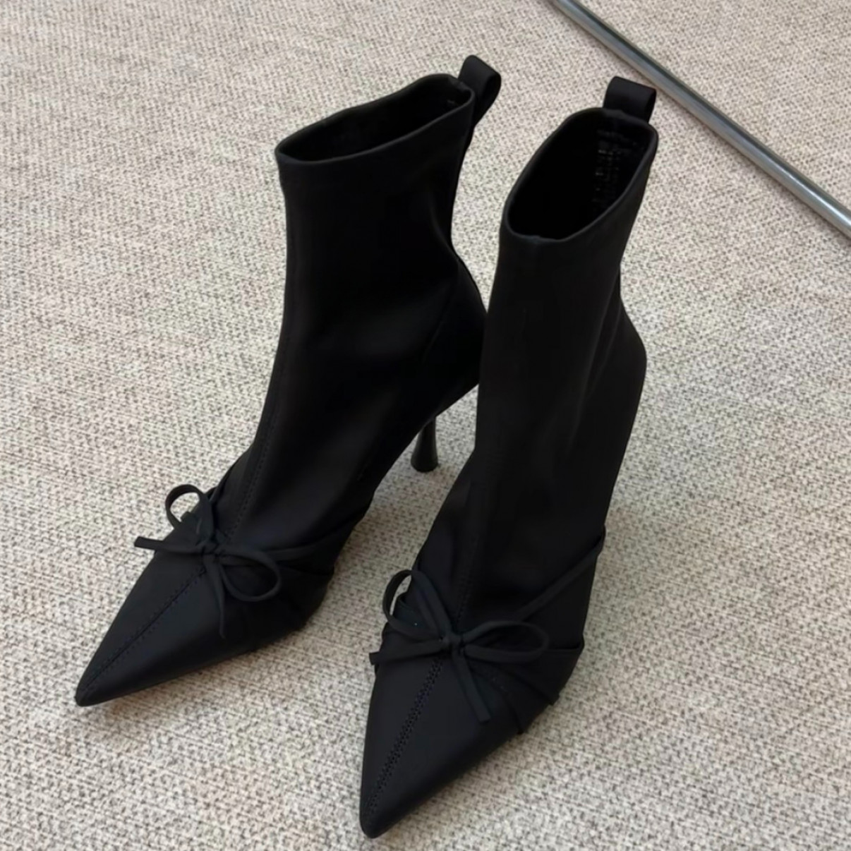 尖头短靴女2025秋冬季新款女靴细跟靴子蝴蝶结高跟鞋短筒靴瘦瘦靴