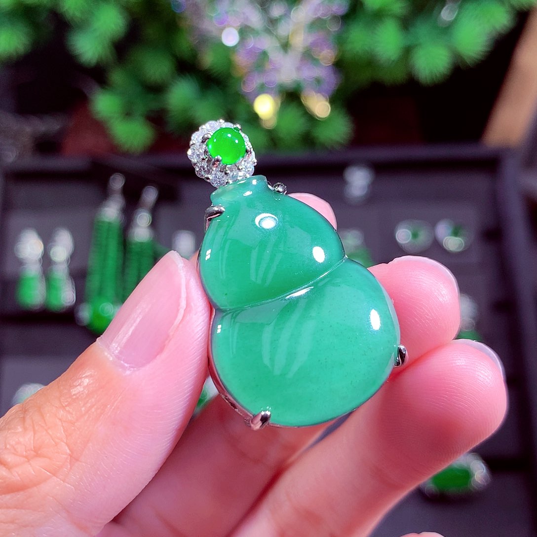 颈饰未镶嵌翡翠天然