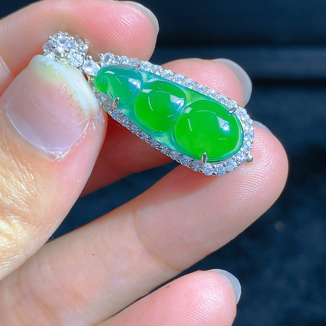 翡翠颈饰银S925镶嵌吊坠